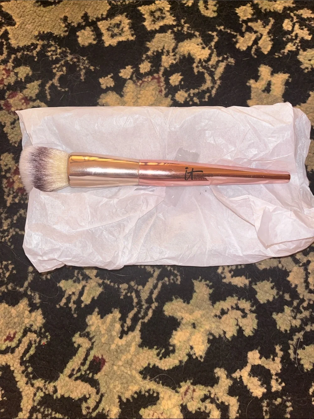it cosmetics Rose Gold Blending Brush with Ombre Bristles